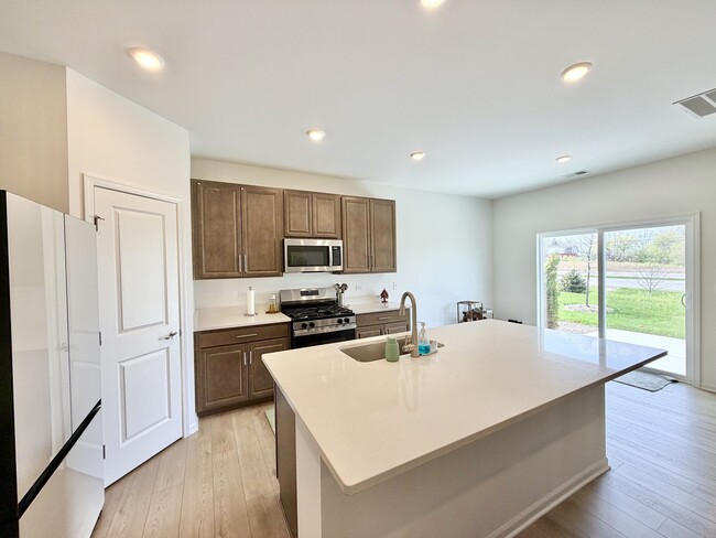 Building Photo - 331 Red Oak Cir