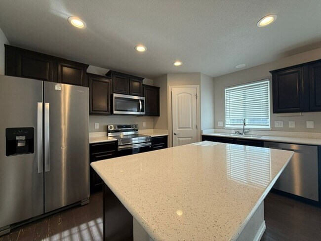 Building Photo - 6165 Shavers Dr