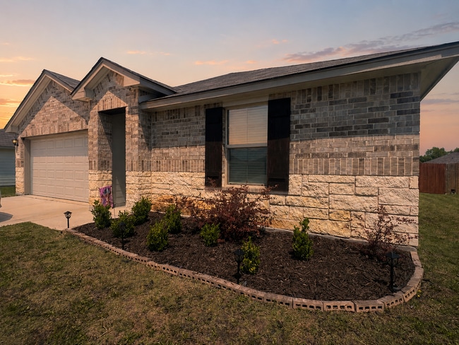 Building Photo - Available for Move-In July 1st
