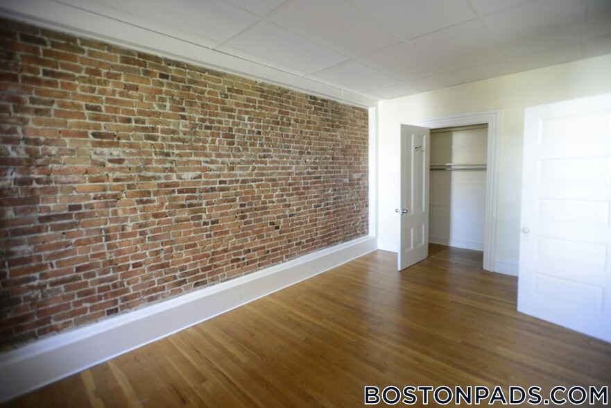 Building Photo - 179.5 Harvard St