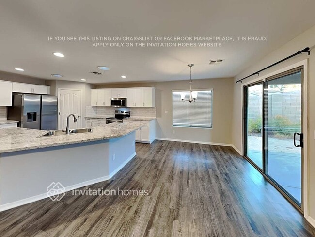 Building Photo - 1991 W Sunshine Butte Dr