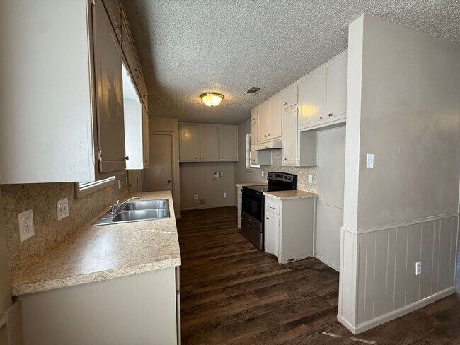 Building Photo - NorthWest Duplex