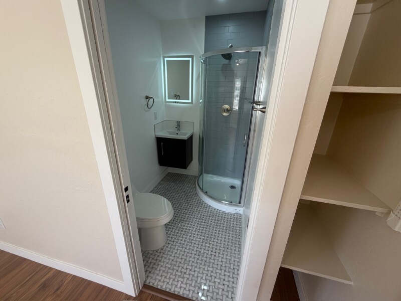 Building Photo - 1827 E Linden St