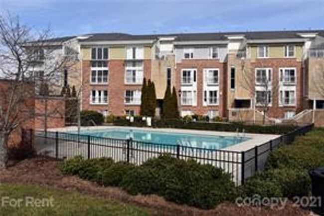 Building Photo - 620 Raphael Place