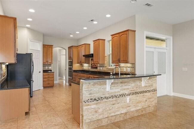 Building Photo - 5554 Palm Lake Cir