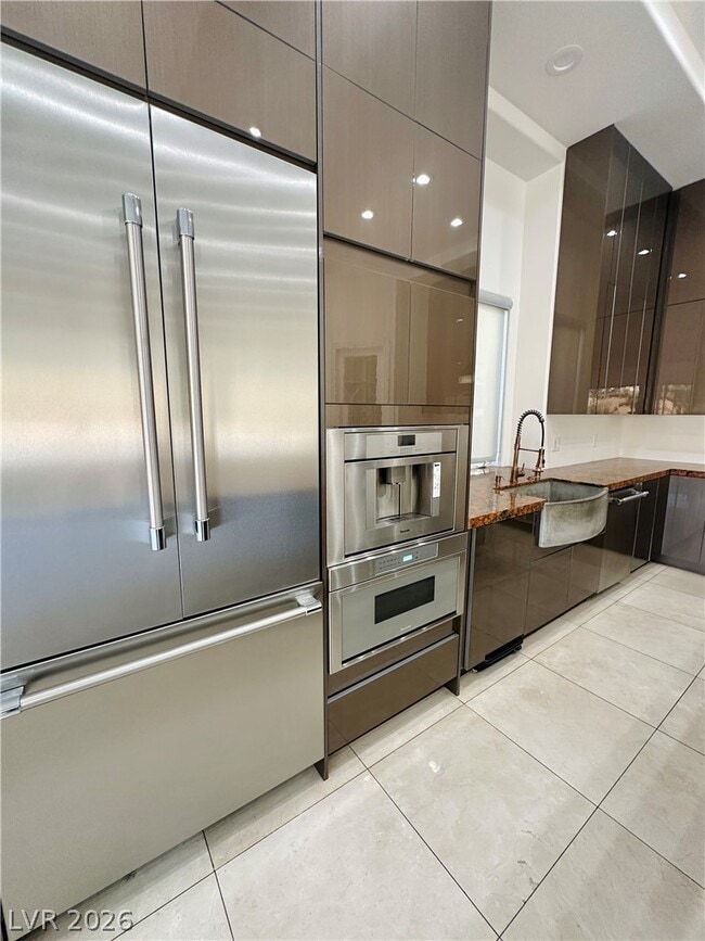 Building Photo - 2025 Grouse St