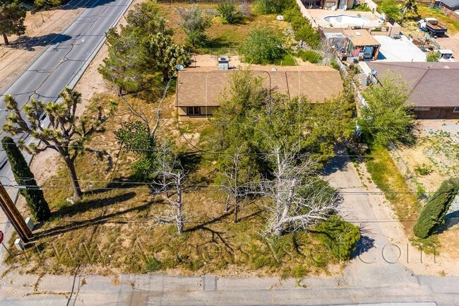 Building Photo - Single-Story 3BR Home with Garage & Fully Fenced Yard