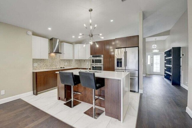 Building Photo - 8561 Tourmaline Blvd