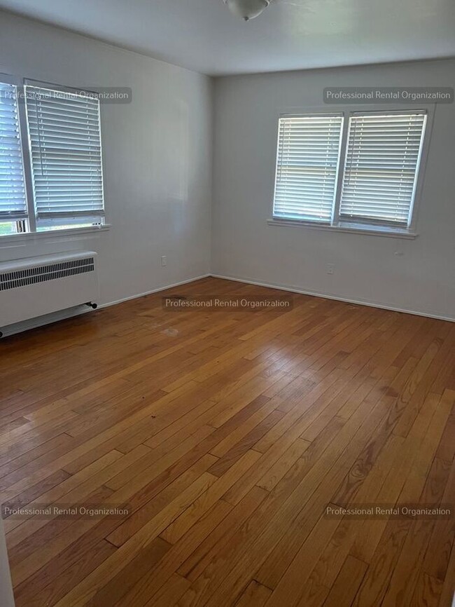 Building Photo - Large Historical Mare Island Duplex Unit