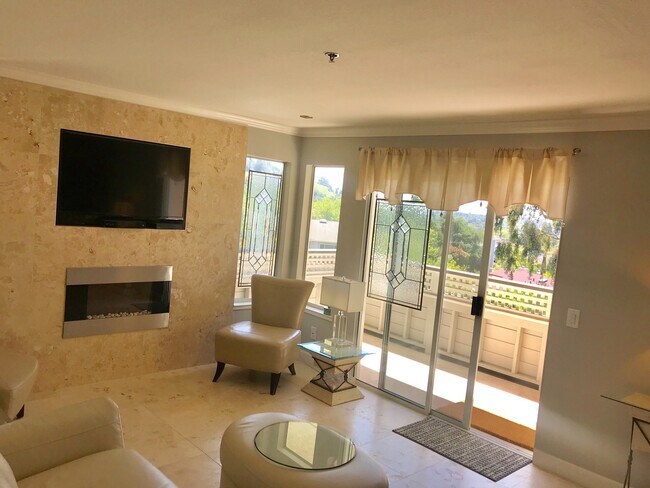 Building Photo - Beautiful View!! 2 Bed/2 Bath Condo, Hayward