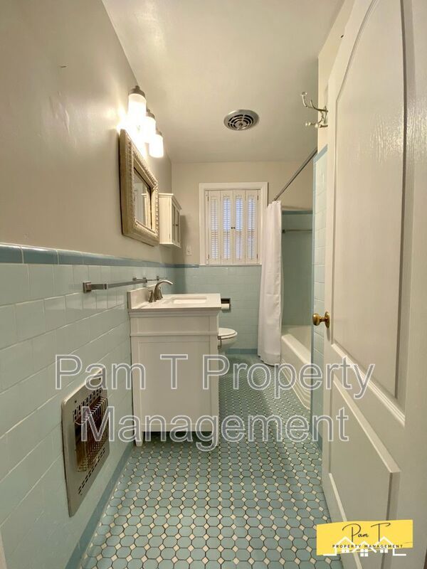 Building Photo - 304 Columbus Dr