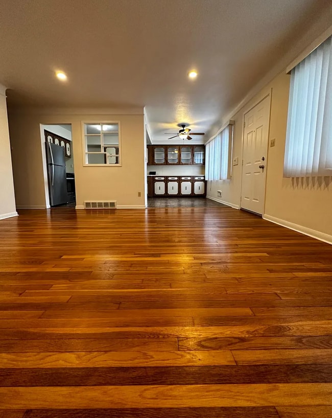 Building Photo - 5535 W 54th St