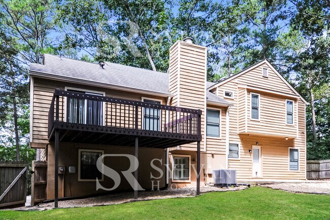 Building Photo - This lovely home is ready for your personal touch!