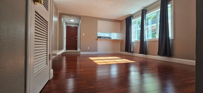 Building Photo - 2010 18th St