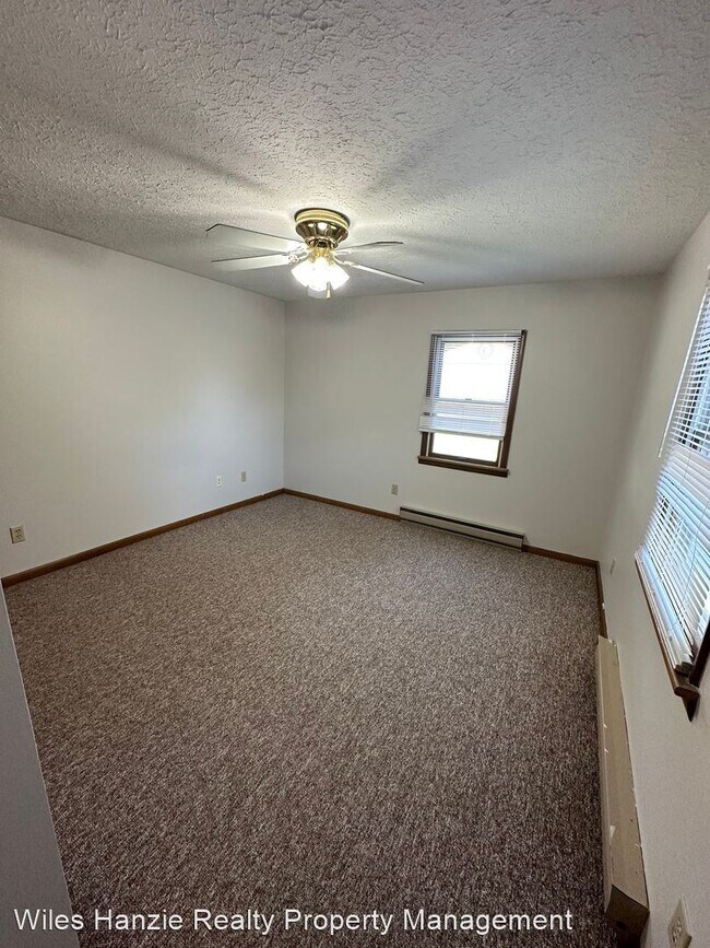 Building Photo - 3 br, 1 bath House - 211 N Milton St