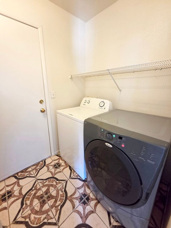 Building Photo - 3 Bedroom Home with New Carpet Upstairs & Spacious Backyard