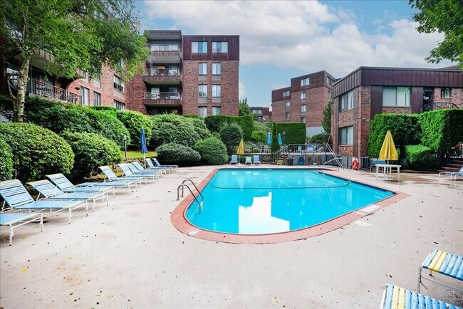 Building Photo - 1006 Paradise Rd