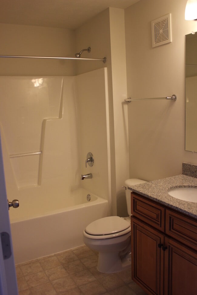 Building Photo - ***MOVE IN SPECIAL***One Bedroom Garden Apartment