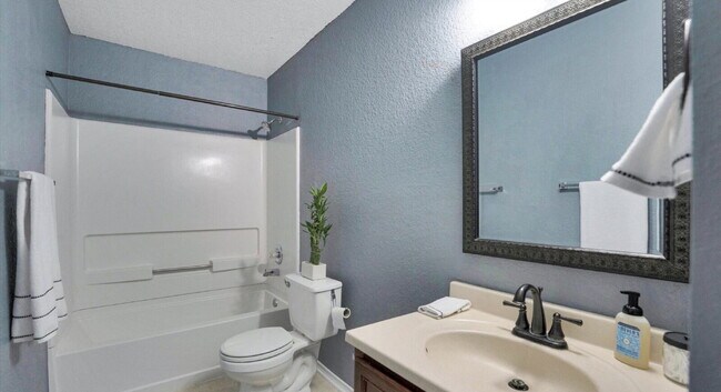 Building Photo - "Charming 3-Bedroom Oasis on Cherokee Blvd with 2 Full Baths – 1425 Sq Ft of Cozy Living in New B...