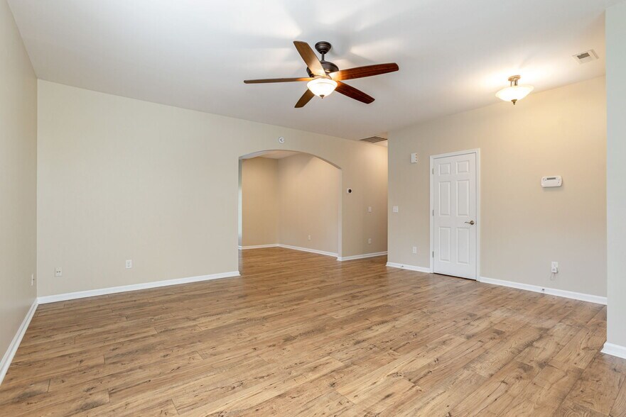 Building Photo - 35 Foxtail Ct