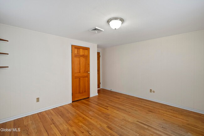 Building Photo - 167 Wood Dale Dr