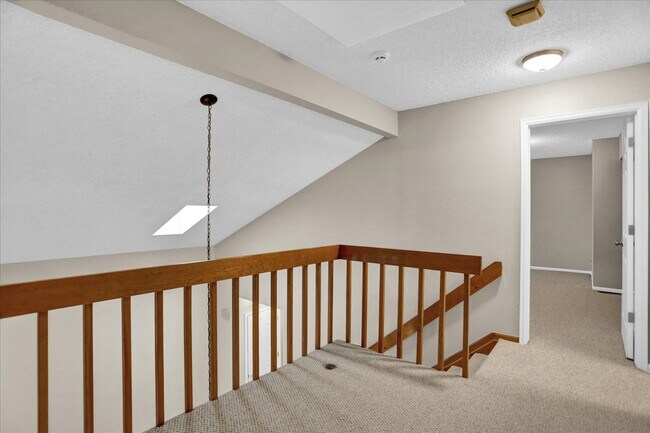 Building Photo - Indian Creek 2 Bedroom, 2 Bathroom Townhom...