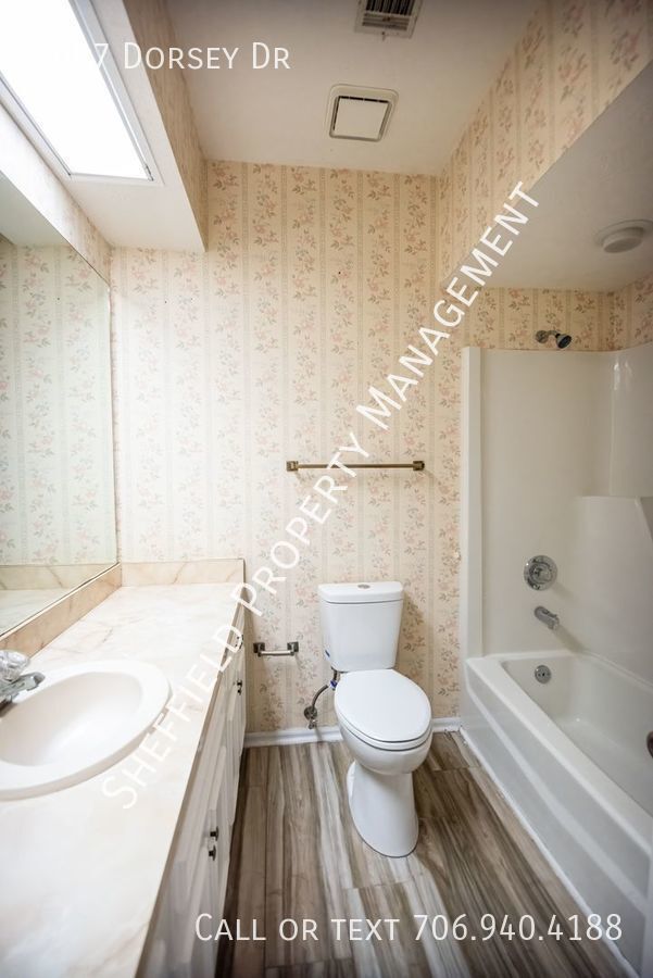 Building Photo - 7007 Dorsey Dr