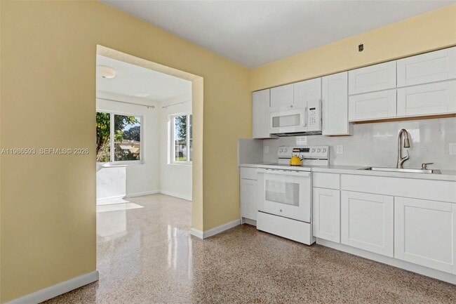 Building Photo - 616 NW 3rd Ct