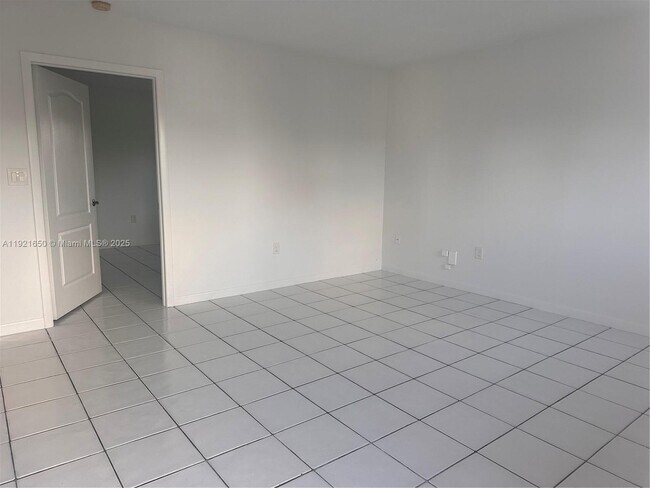 Building Photo - 3052 SW 27th Ave