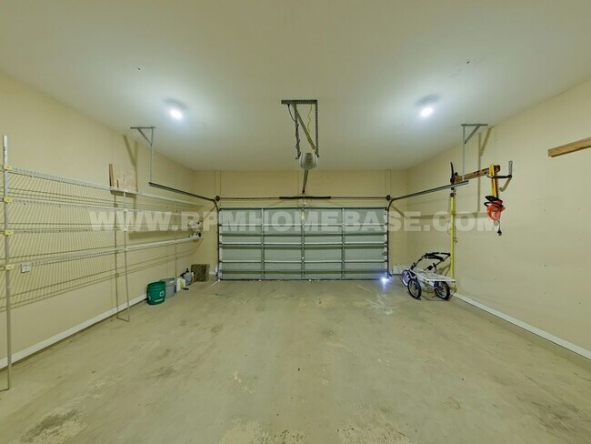 Building Photo - Elegant 2-Bedroom Home with Bonus Flexible...