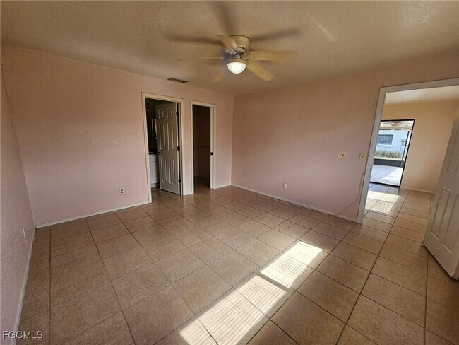 Building Photo - 1206 SE 36th Terrace