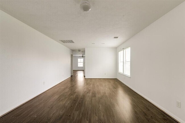 Building Photo - 834 Sweet Flower Dr