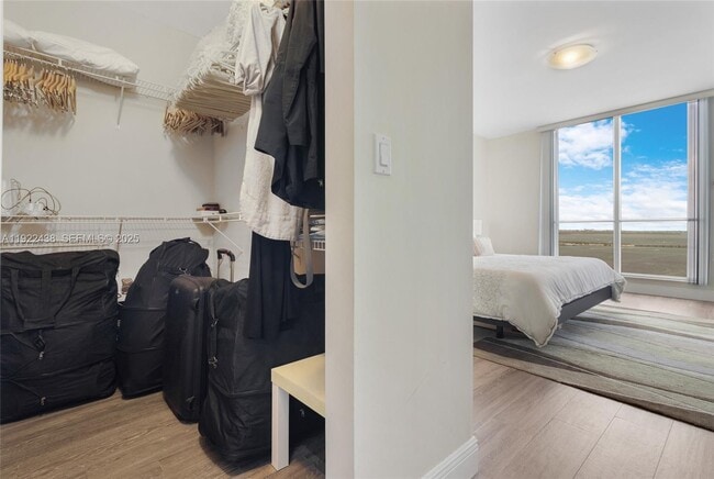 Building Photo - 848 Brickell Key Dr