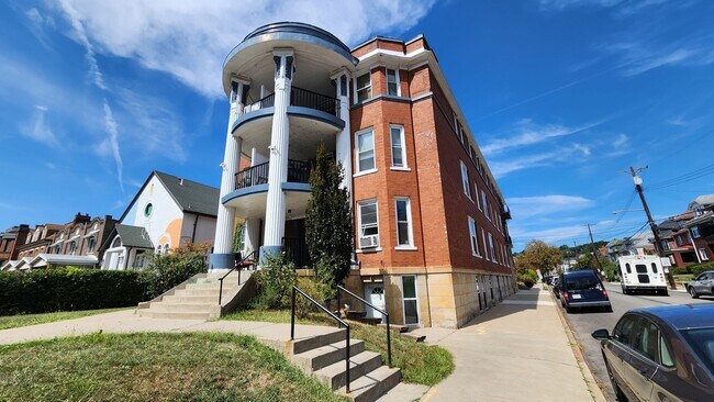 Building Photo - 260 Gross St