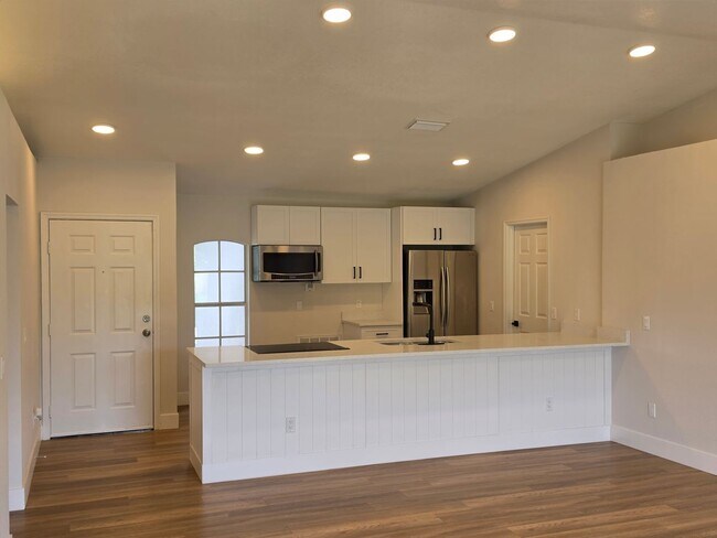 Building Photo - FOR RENT!!! SIMPLY STUNNING (REMODELED) 3 BEDROOM 2 BATH SINGLE FAMILY HOME...