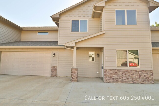 Building Photo - Sensational 2 bedroom Town Home in Harrisb...