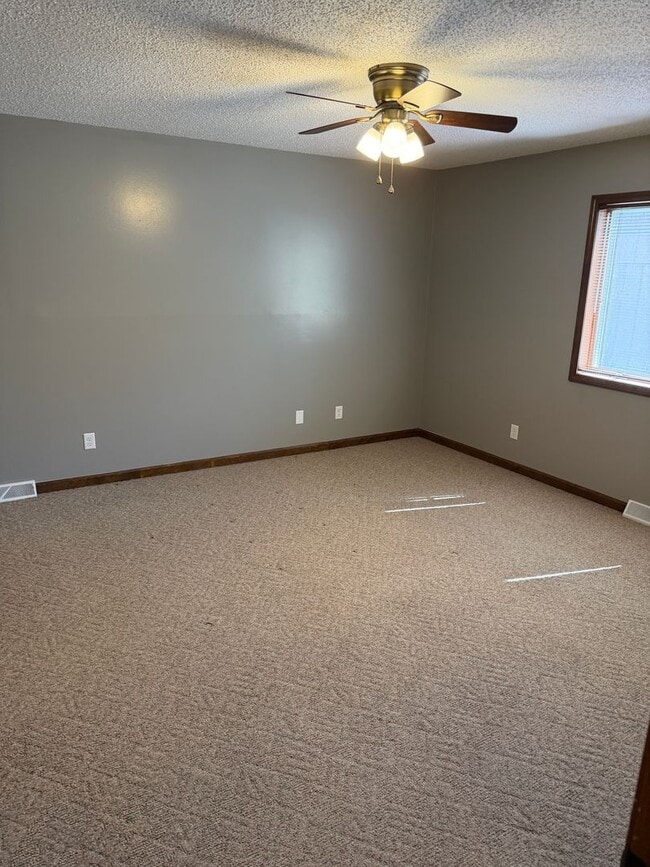 Building Photo - AWESOME WEST SIDE DUPLEX!