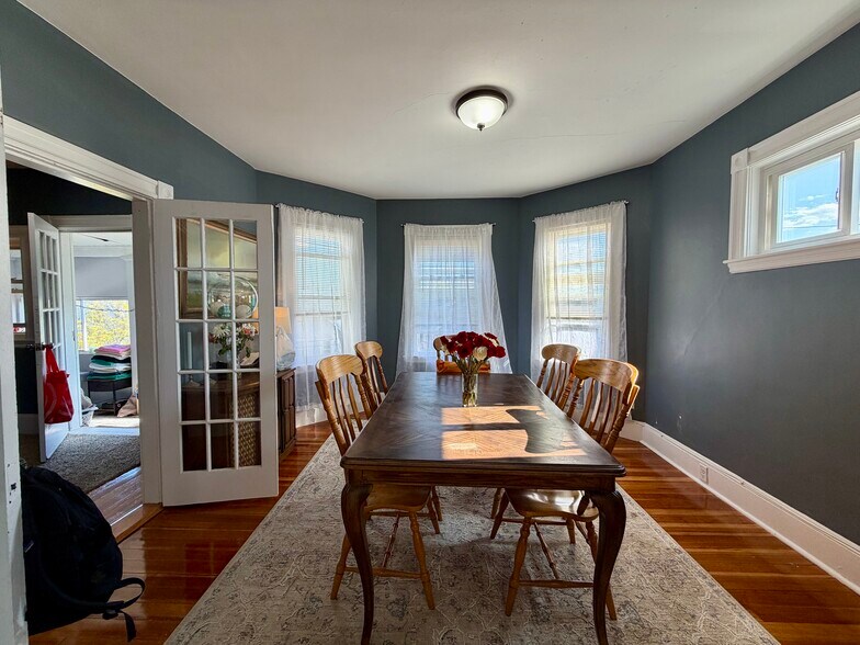 Building Photo - 407 Charles St