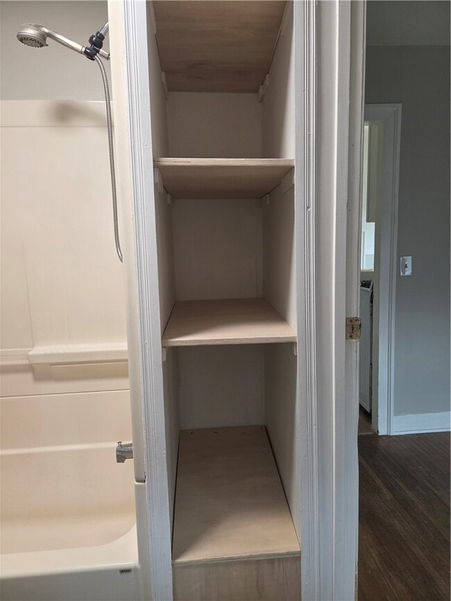 Building Photo - 21 Gardiner Park