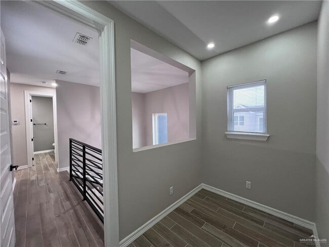 Building Photo - 36 N Crown Point