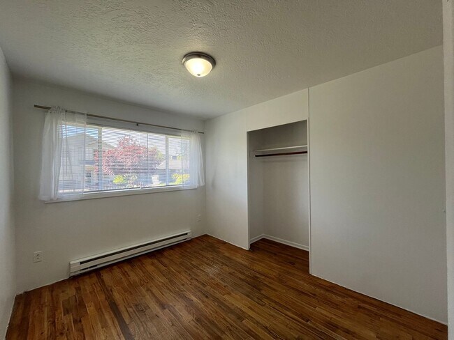 Building Photo - 6727 SE Reedway St