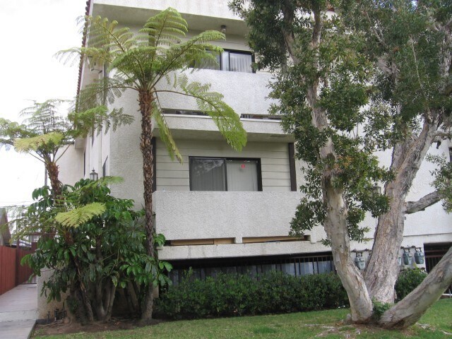 Primary Photo - 10718 Lawler St