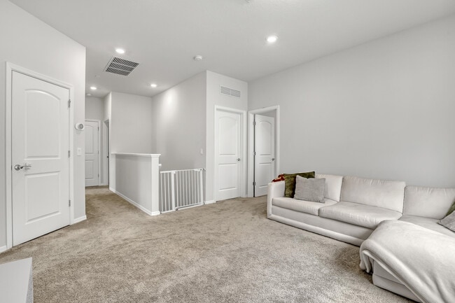 Building Photo - 4740 Chantilly Rd