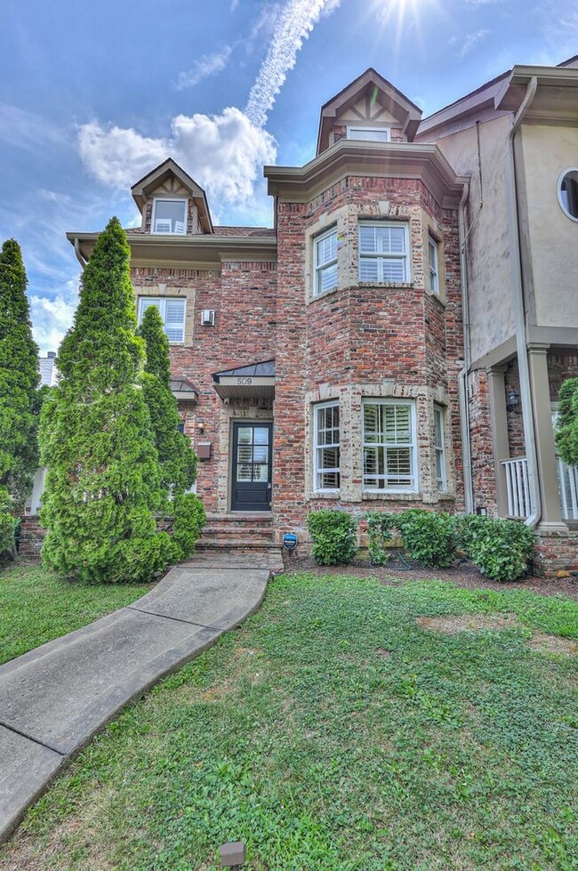 Building Photo - Perfect Brownstone in Sylvan Park near Wes...