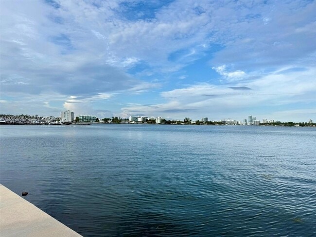 Building Photo - 7501 E Treasure Dr