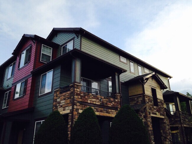 Building Photo - "Spacious 2-Bed, 2-Bath Condo Gem with Garage in Vibrant Denver Locale!"