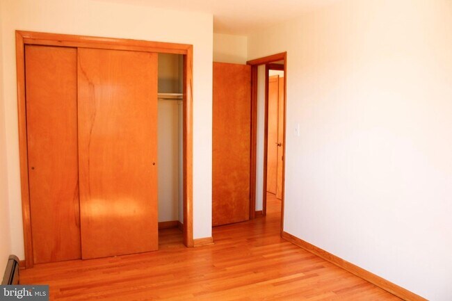Building Photo - 481 Riffey Ln