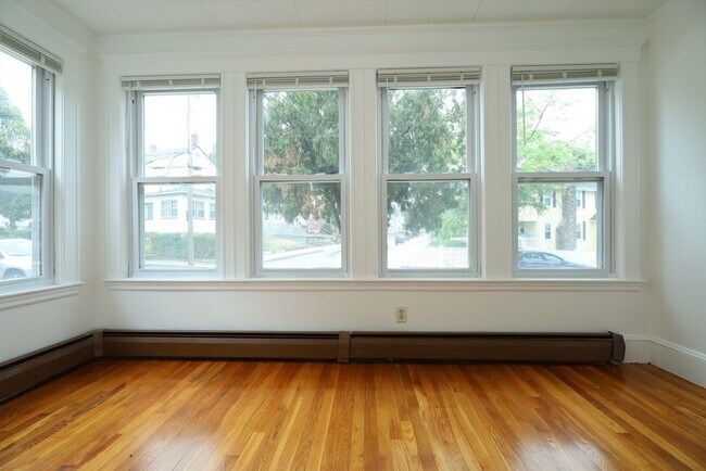 Building Photo - 98 Woodside Ave