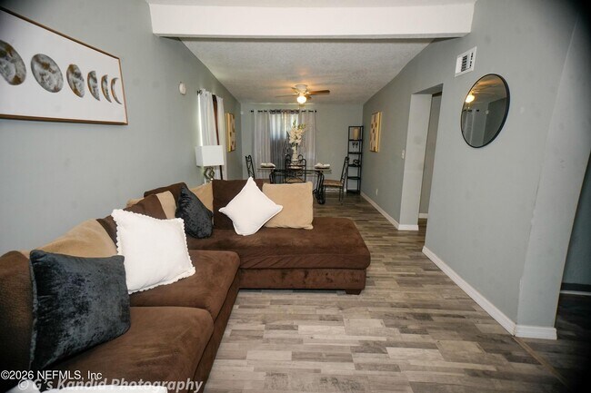 Building Photo - 2453 Wilmont Ave