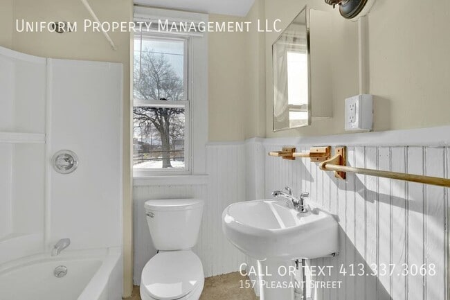 Building Photo - 157 Pleasant St